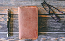 Load image into Gallery viewer, MPG Industria Conciaria Italian leather Field Notes Cover