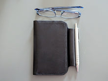 Load image into Gallery viewer, Black Horween Dublin Deluxe Leather Field Notes Cover