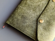 Load image into Gallery viewer, Olive Badalassi Carlo A5 Leather notebook Cover