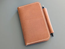 Load image into Gallery viewer, Horween Natural Dublin Deluxe Leather Field Notes Cover