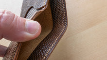 Load image into Gallery viewer, Metta Catharina Brown Horse Strip Leather Bifold Wallet #102