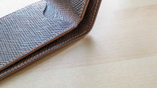 Load image into Gallery viewer, Metta Catharina Brown Horse Strip Leather Bifold Wallet #102