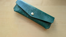 Load image into Gallery viewer, Handmade Emerald Green Leather A5 Trifold Travel Journal and Pen/Pencil Case Gift Set