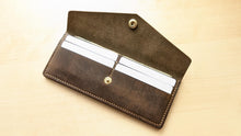 Load image into Gallery viewer, Crazyhorse Pull up leather Snap Wallet
