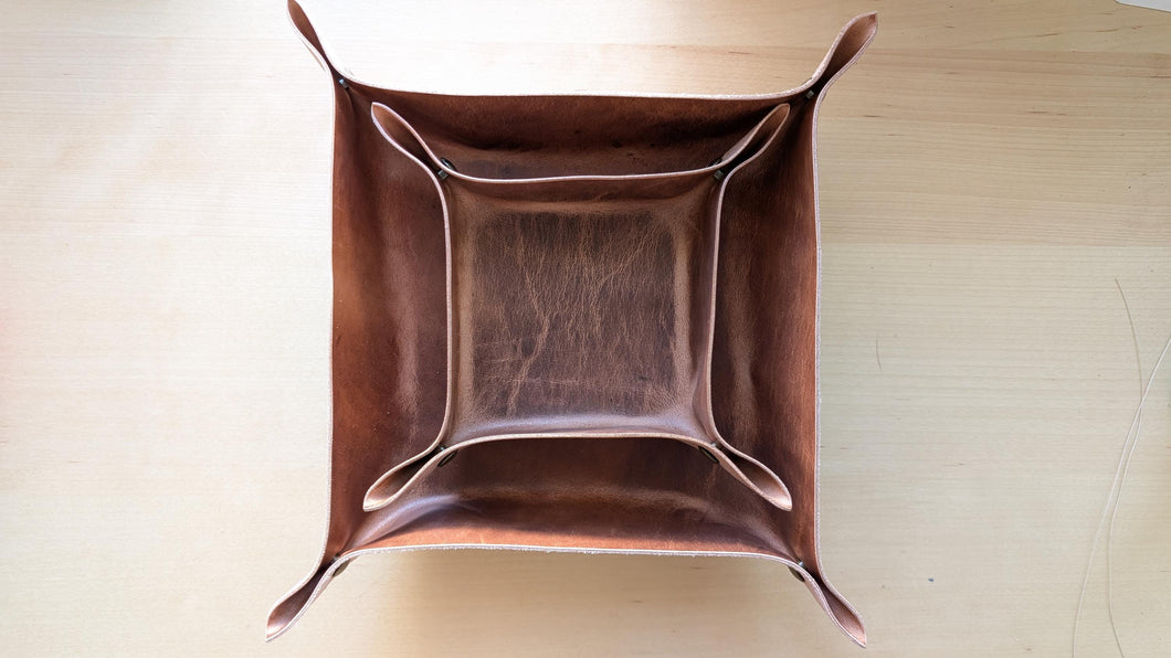 American harness leather catch all/valet tray set